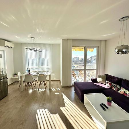 Briz Apartment; 2 Bdr; 6 Guests; Private Parking Varna Exterior foto