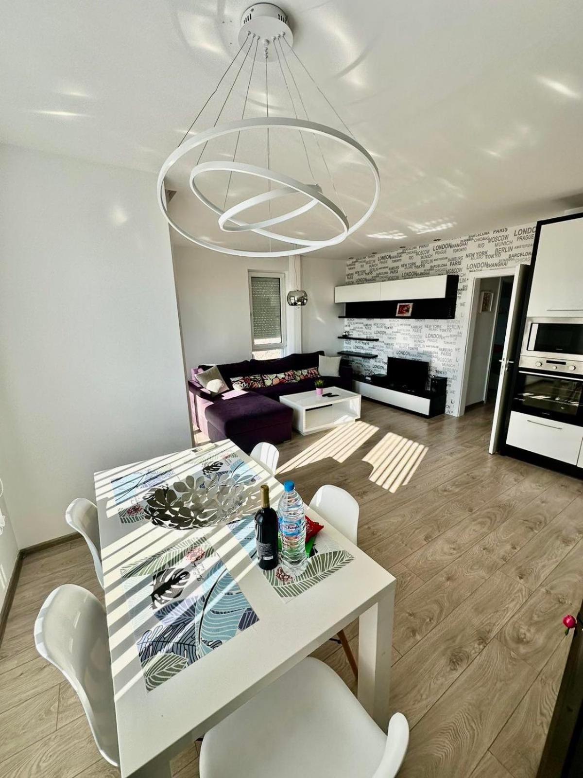 Briz Apartment; 2 Bdr; 6 Guests; Private Parking Varna Exterior foto